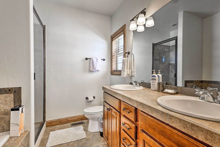 Luxe Rocky Mtn Retreat w / Hot Tub - by Winter Park