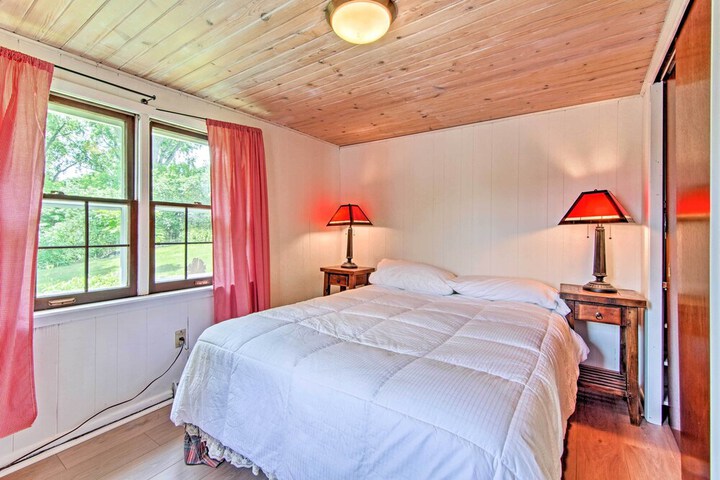 Charming Horicon Cottage + Dock on Rock River