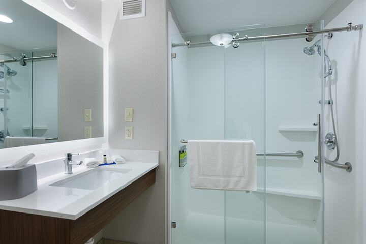 Holiday Inn Express Hotel & Suites Weston by IHG