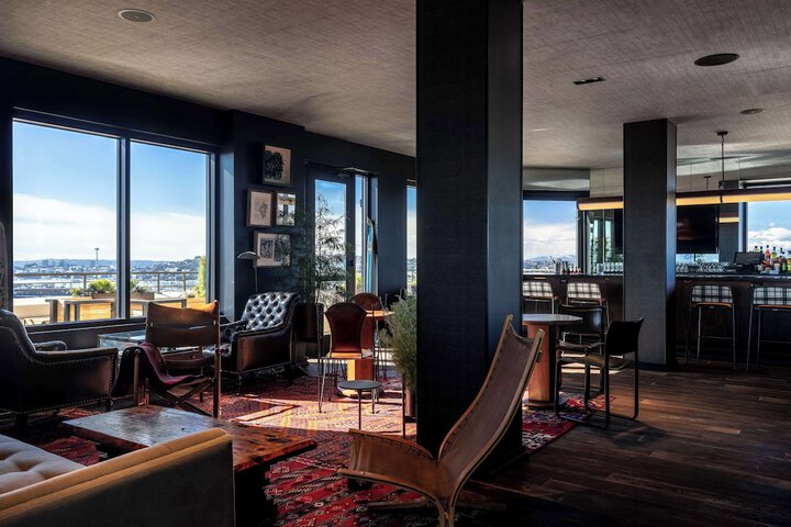 Lounge 66 of 71