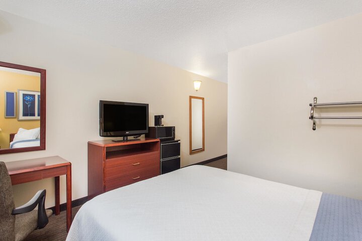 Room 18 of 25