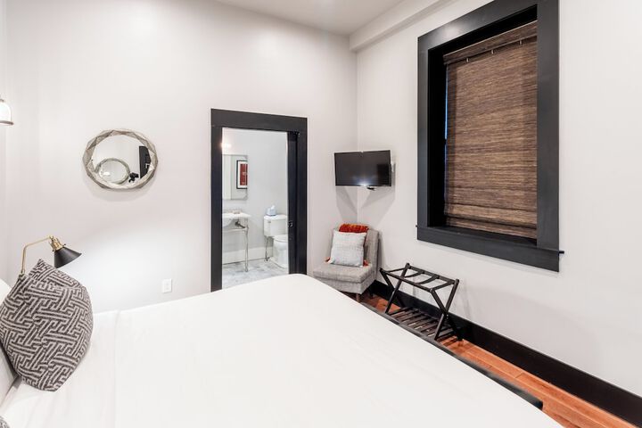 Room 19 of 33