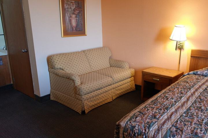 Room 8 of 16