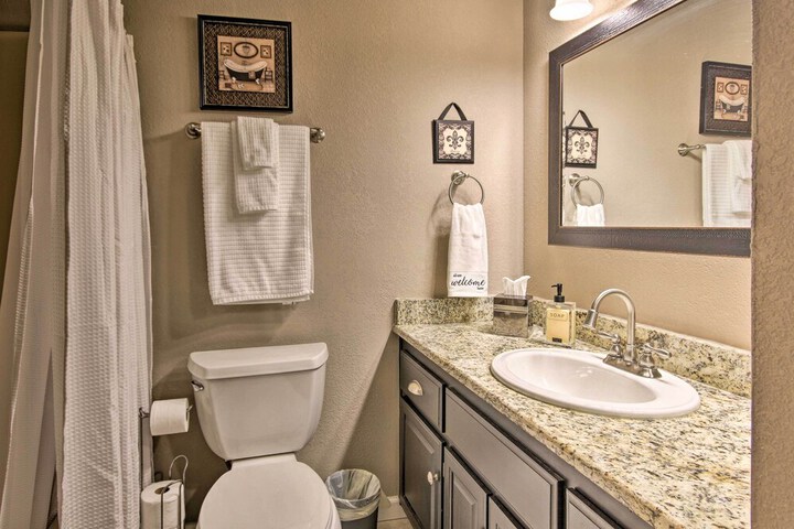 Bella Vista Home w / Deck + Trails: on Golf Course!