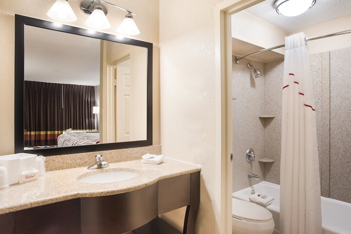 Room 15 of 37