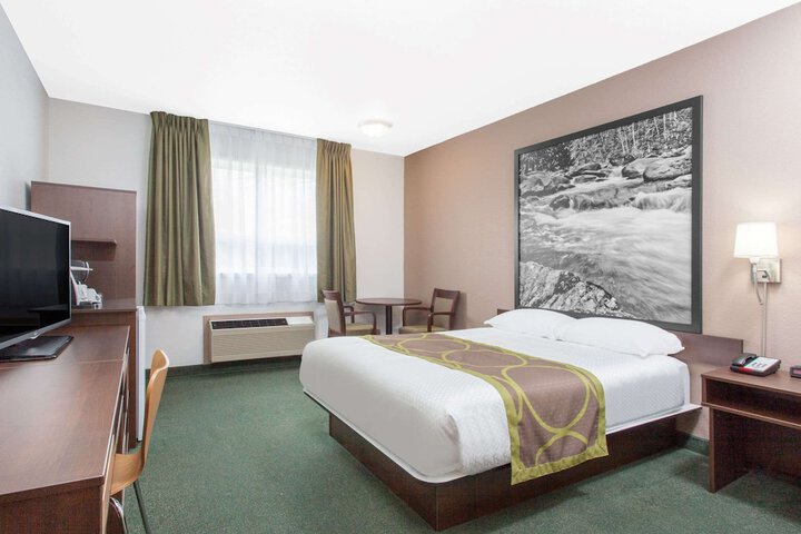 Room 28 of 43
