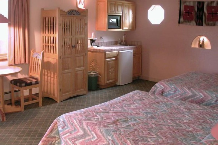 Room 4 of 10