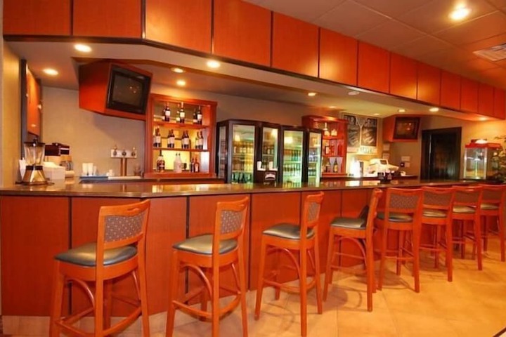 Lounge 73 of 80