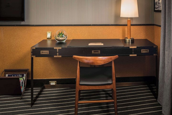 Room 28 of 61
