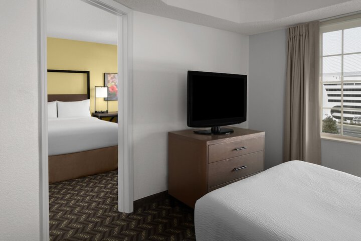 Room 25 of 39
