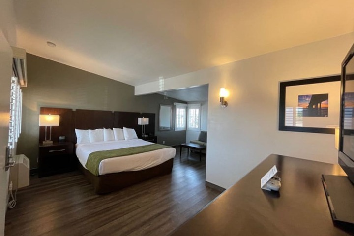 Hi View Inn & Suites