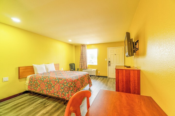 Regency Inn by OYO Rockdale TX