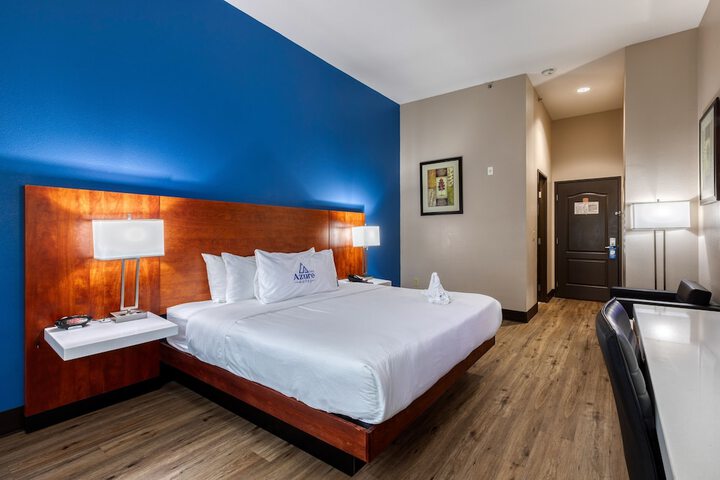 Room 121 of 170