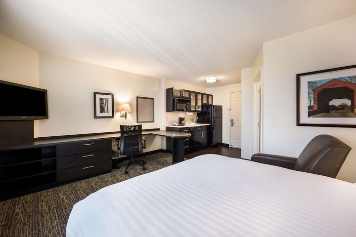 Sonesta Simply Suites Orange County Airport