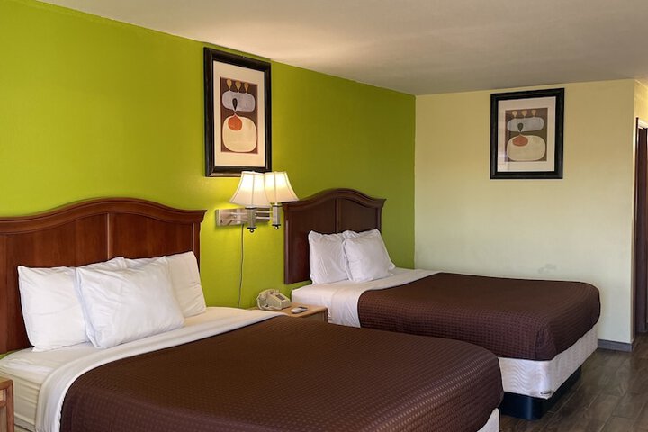 Room 10 of 12