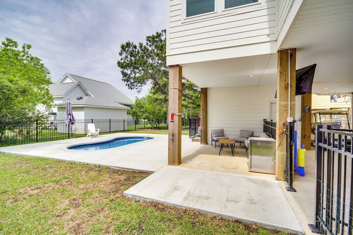 Waveland Vacation Rental w / Private Heated Pool