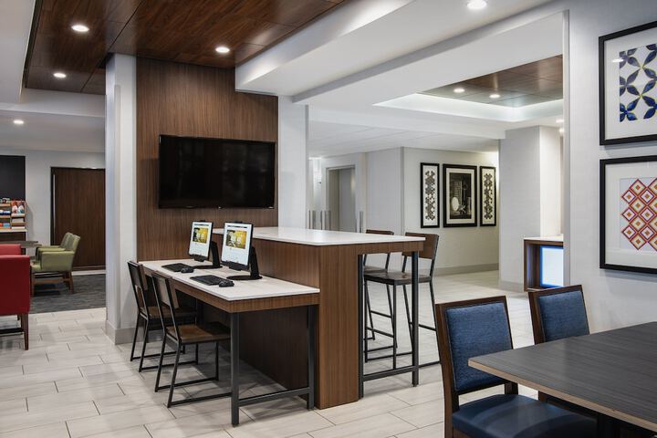 Holiday Inn Express & Suites Saskatoon Centre by IHG