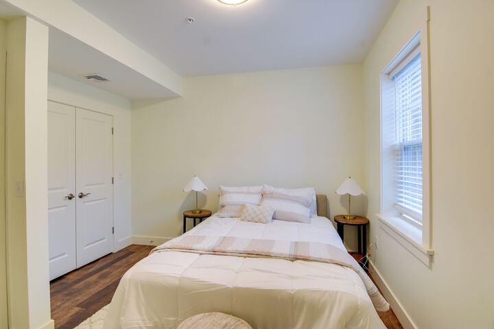Dtwn Lititz Apt Half-mi to Park!