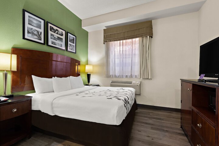 Room 22 of 35