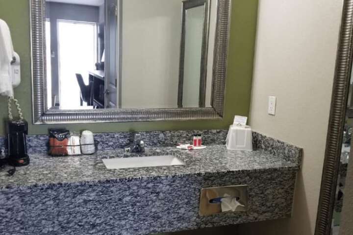 Days Inn by Wyndham West Memphis