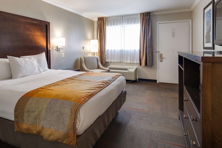 Room 25 of 33