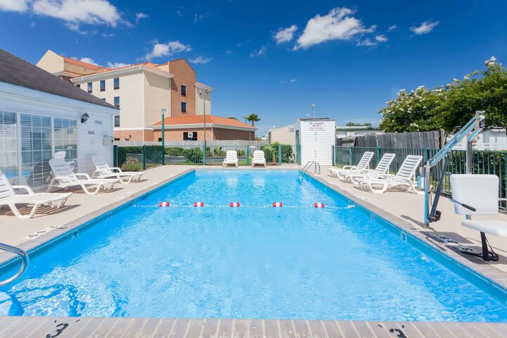 Pool 3 of 16