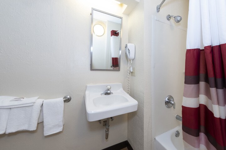 Room 17 of 27