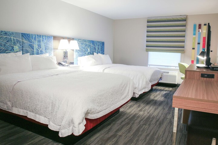 Hampton Inn & Suites Mount Laurel / Moorestown