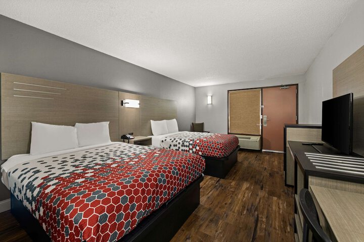 Room 8 of 28