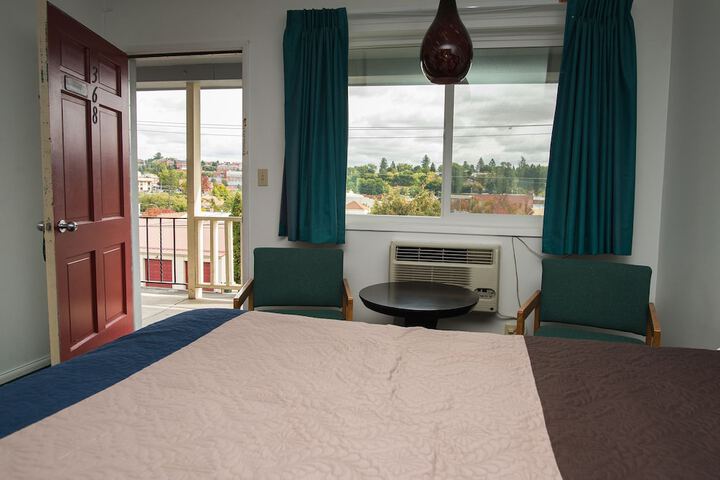 Cougar Land Motel