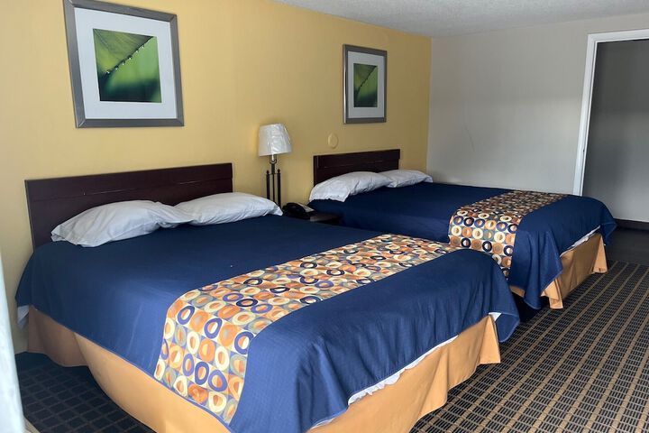 Room 7 of 8