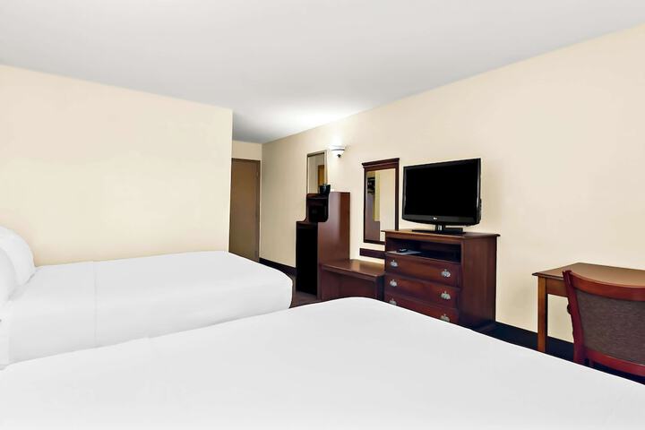 Room 8 of 25
