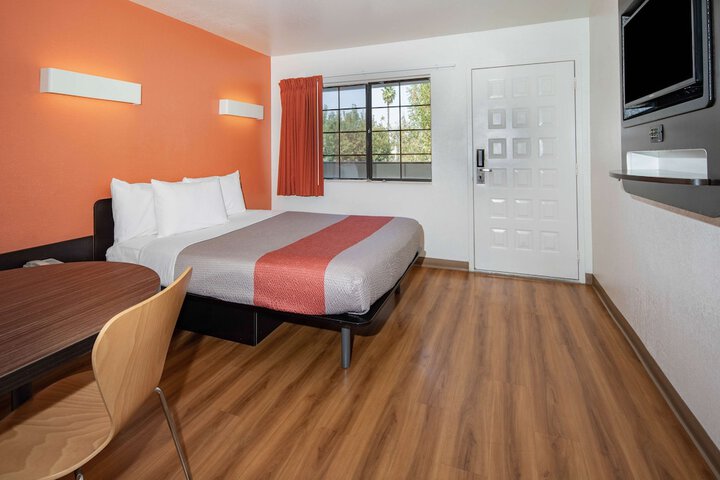 Motel 6 Thousand Oaks CA
