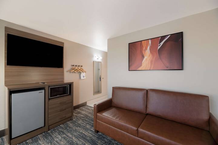 Room 13 of 32