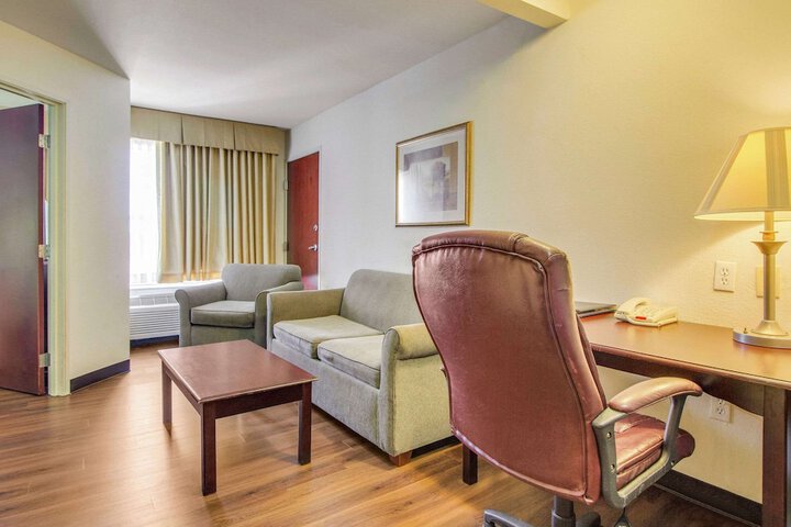 Room 11 of 28
