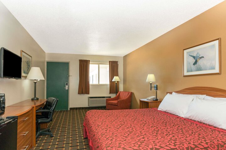 Room 5 of 16
