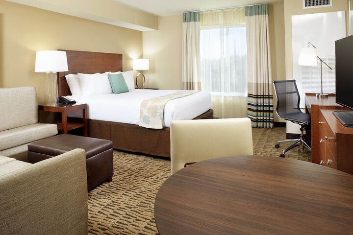 Hawthorn Suites by Wyndham Wheeling at the Highlands