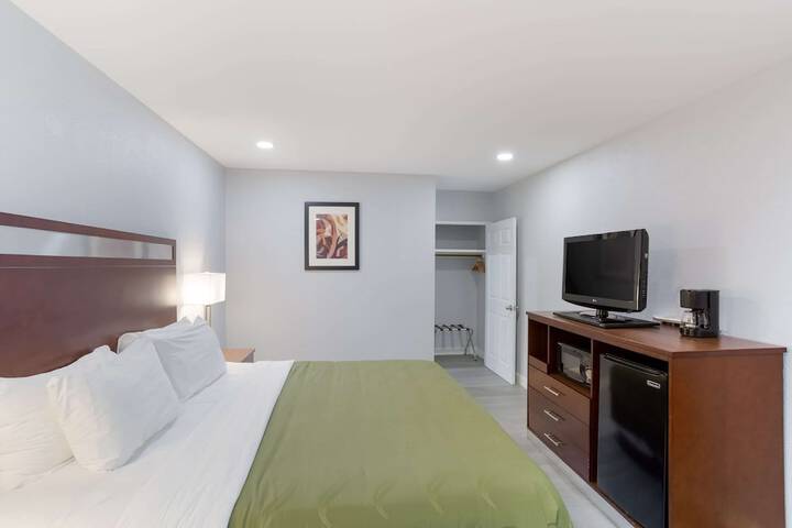 Room 34 of 37