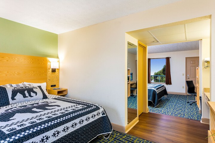 Room 15 of 36