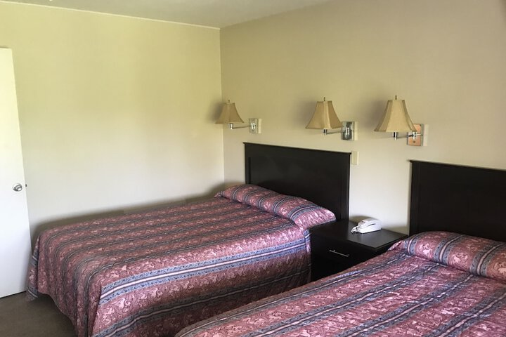 Room 10 of 32