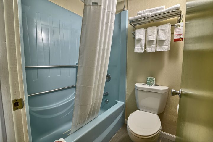 Room 13 of 32