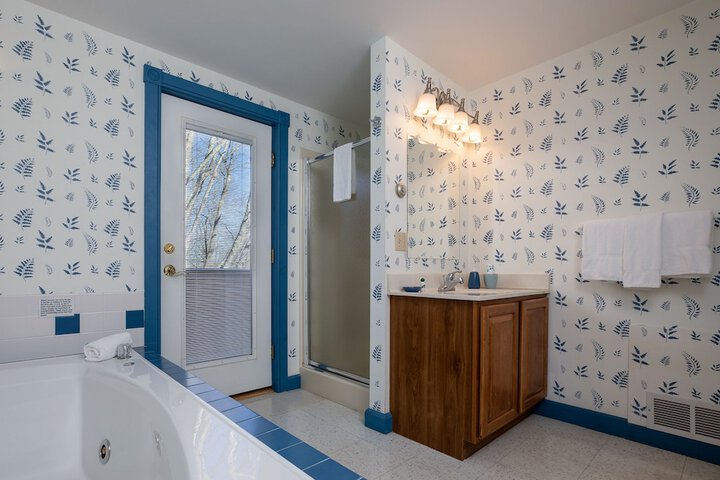 Room 93 of 191