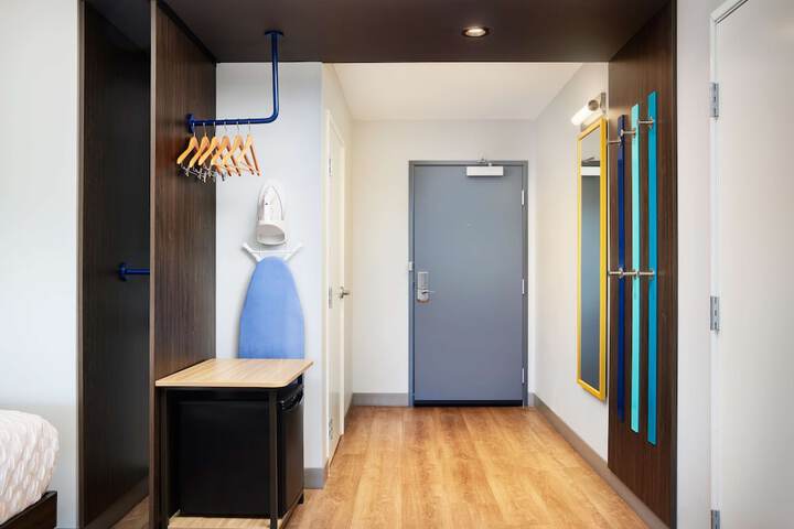 Room 12 of 25