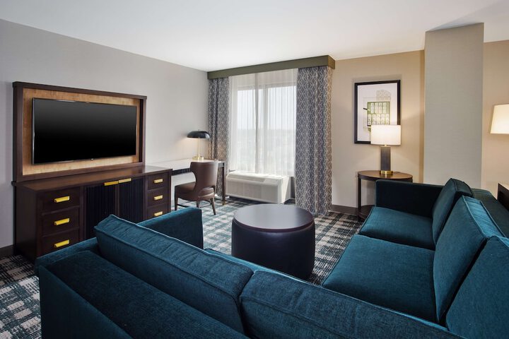 DoubleTree by Hilton Lansing