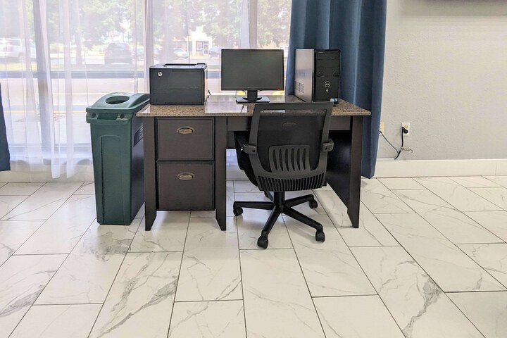 Business Center 28 of 28