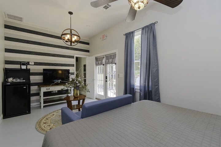 Clermont Bluffs B & B