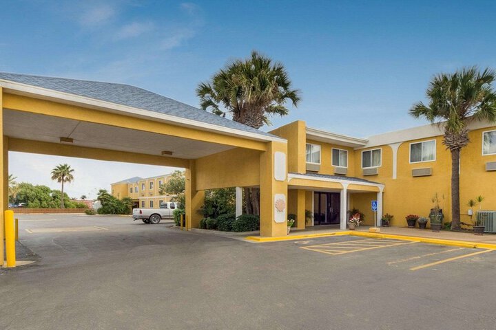 Hotel 8 of 42