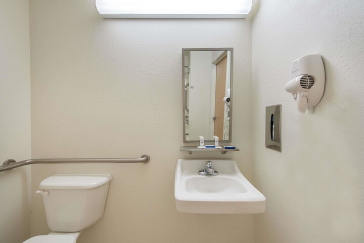 Microtel Inn & Suites by Wyndham Altus