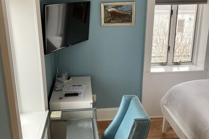 Room 6 of 65