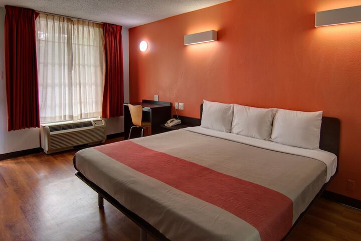 Room 16 of 31